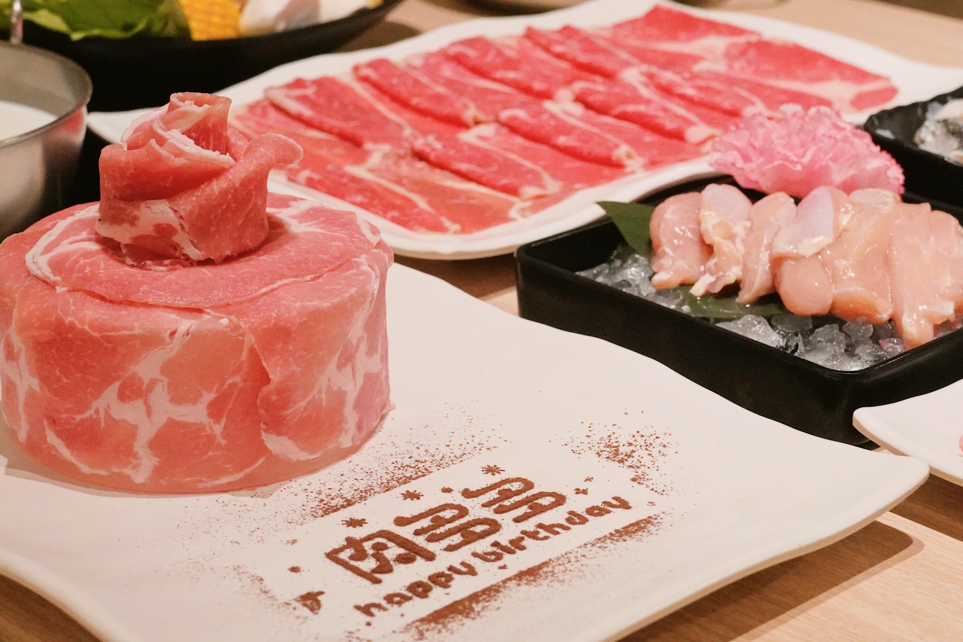 冬天連鎖火鍋比拼：全新肉多多火鍋必吃鍋底、築間火鍋全台唯一自水產鏈， CP 值超高平價火鍋
