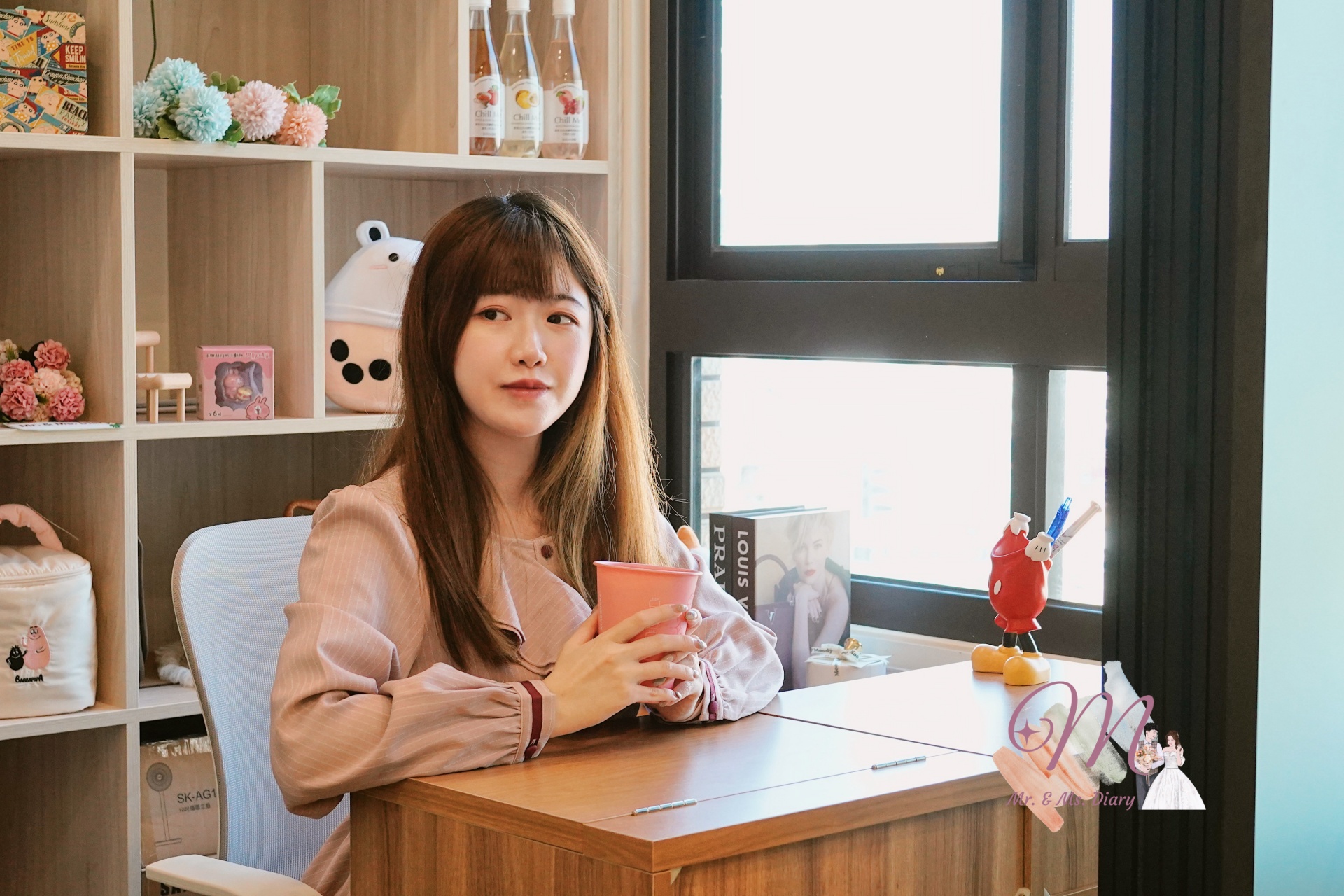 完美主義居家：WOORI 木伸縮多功能實木化妝桌，讓你輕鬆打造專屬自己的居家工作小天地