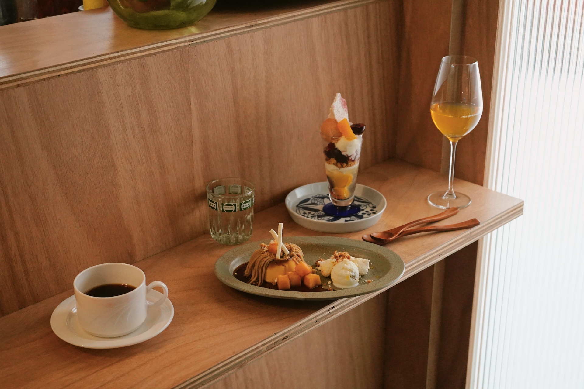 唐粉俱樂部：台中西區美術館周圍新開幕咖啡廳，超美特色甜點，冬月限定帕妃與冬月布丁盤必點！