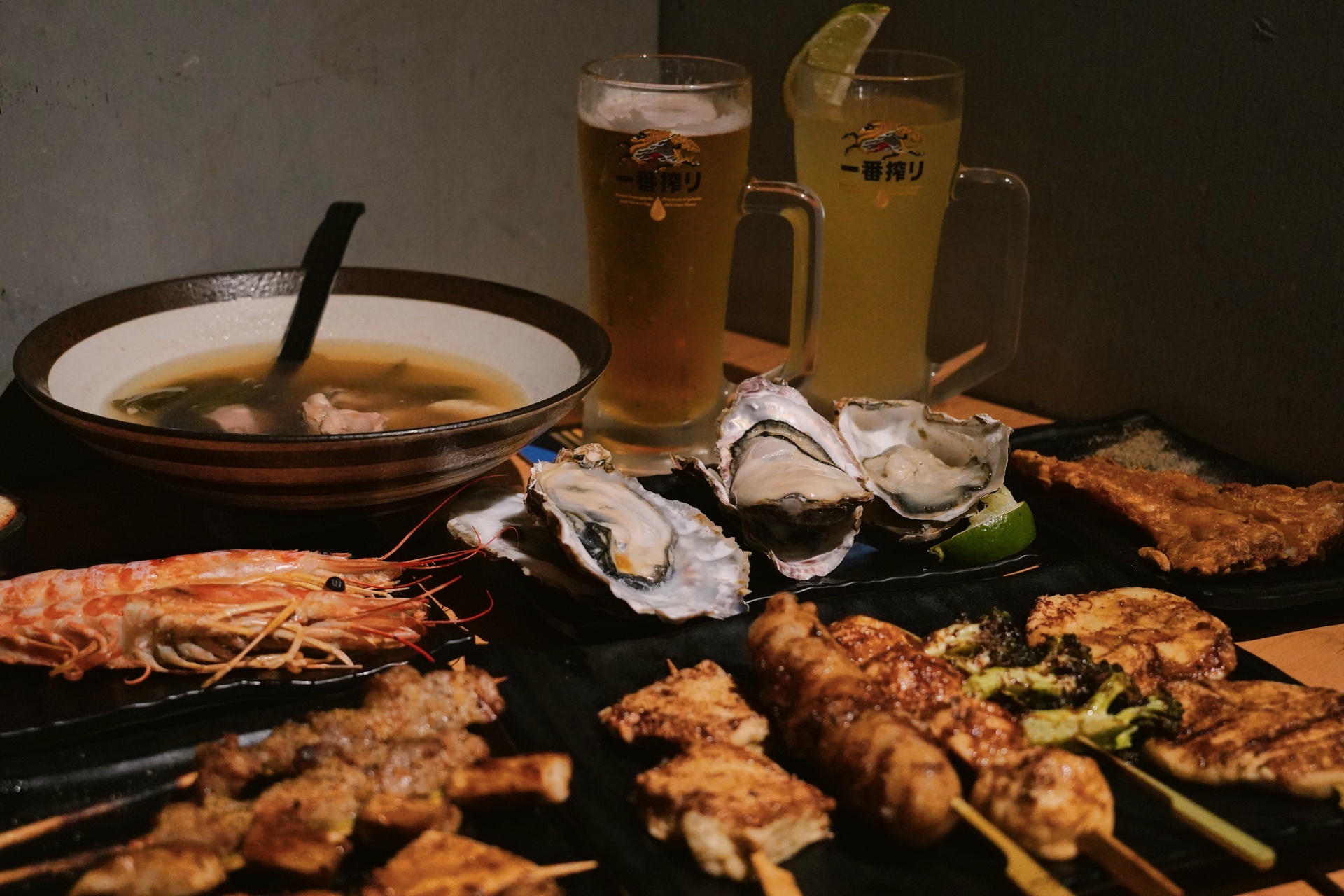 柒息地 台北士林店：一串最低19元起，還有剝皮辣椒雞湯及超大生食級日本生蠔