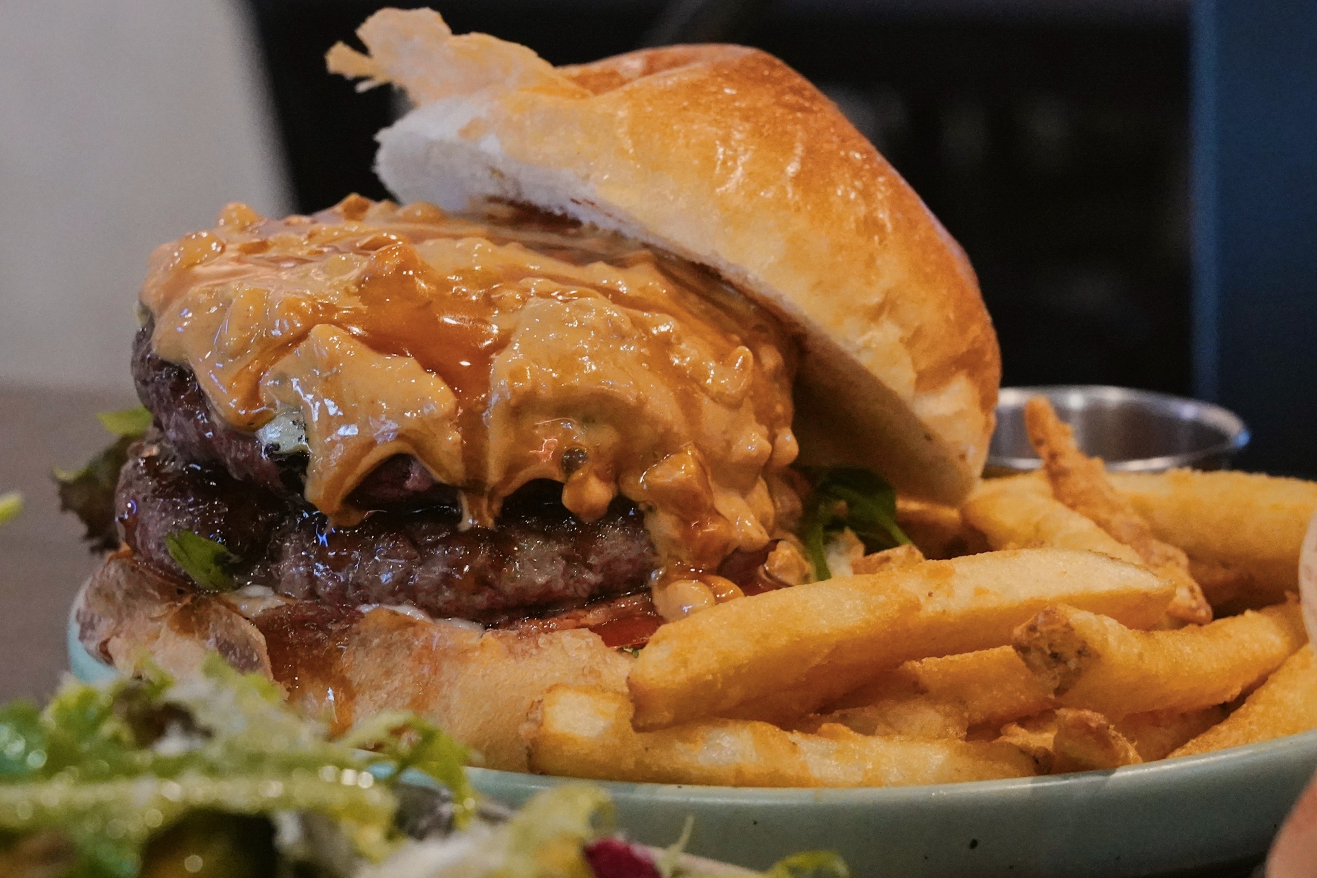 主觀廚房：台中西區台灣牛漢堡專賣店！新鮮手打漢堡排，多汁鮮嫩好吃！還有生酮飲食早午餐，讓你健康每一天